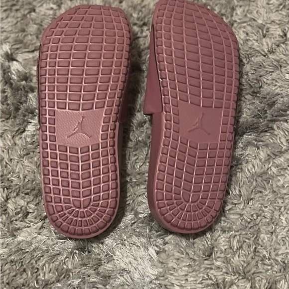 Jordan Slides - Picture 2 of 4